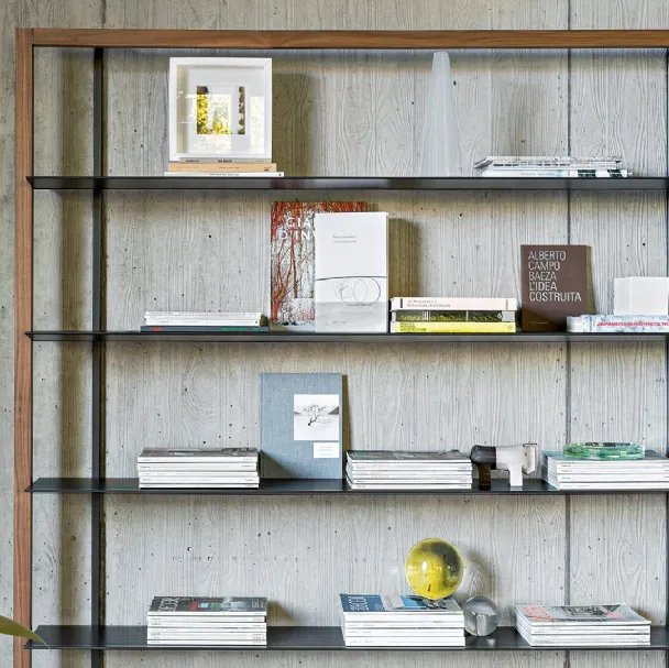 Libreria divisoria Air 1465 in laccato e legno con supporti in vetro di Lago