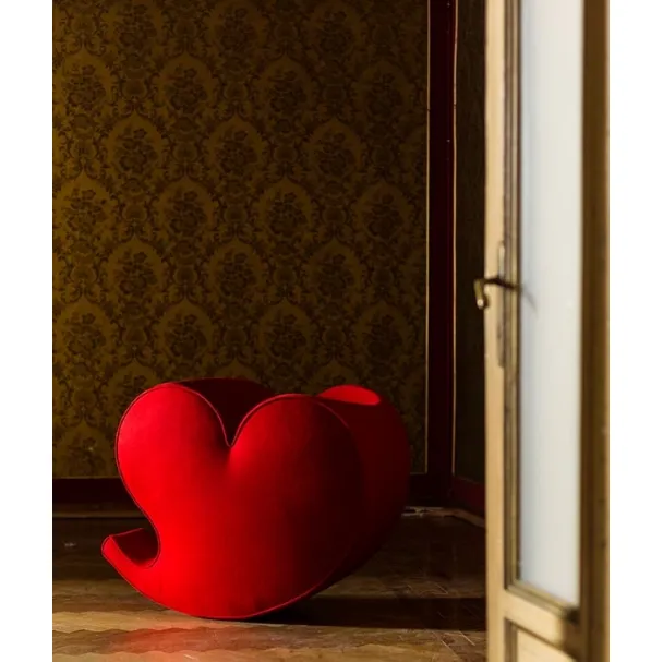 Poltroncina in tessuto rosso a forma di cuore Soft Heart di Moroso