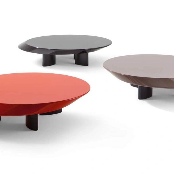 Tavolino di design Accordo in laccato lucido di Cassina