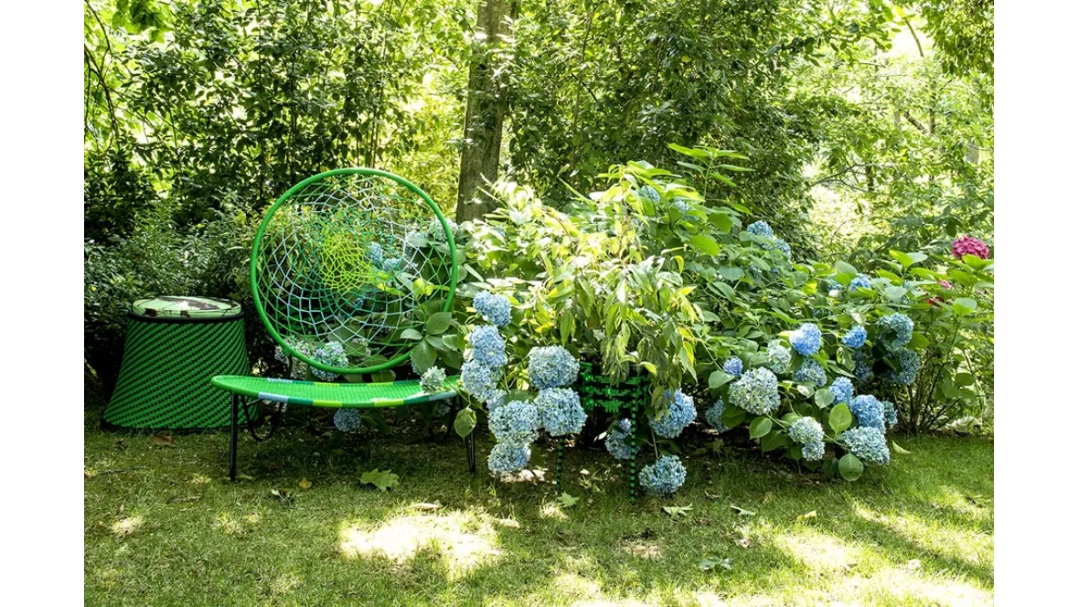 Pouf Baobab realizzato intrecciando il filato utilizzato per le reti da pesca di Moroso