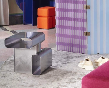 Tavolino di design Soft Corners in acciaio inox di Cassina