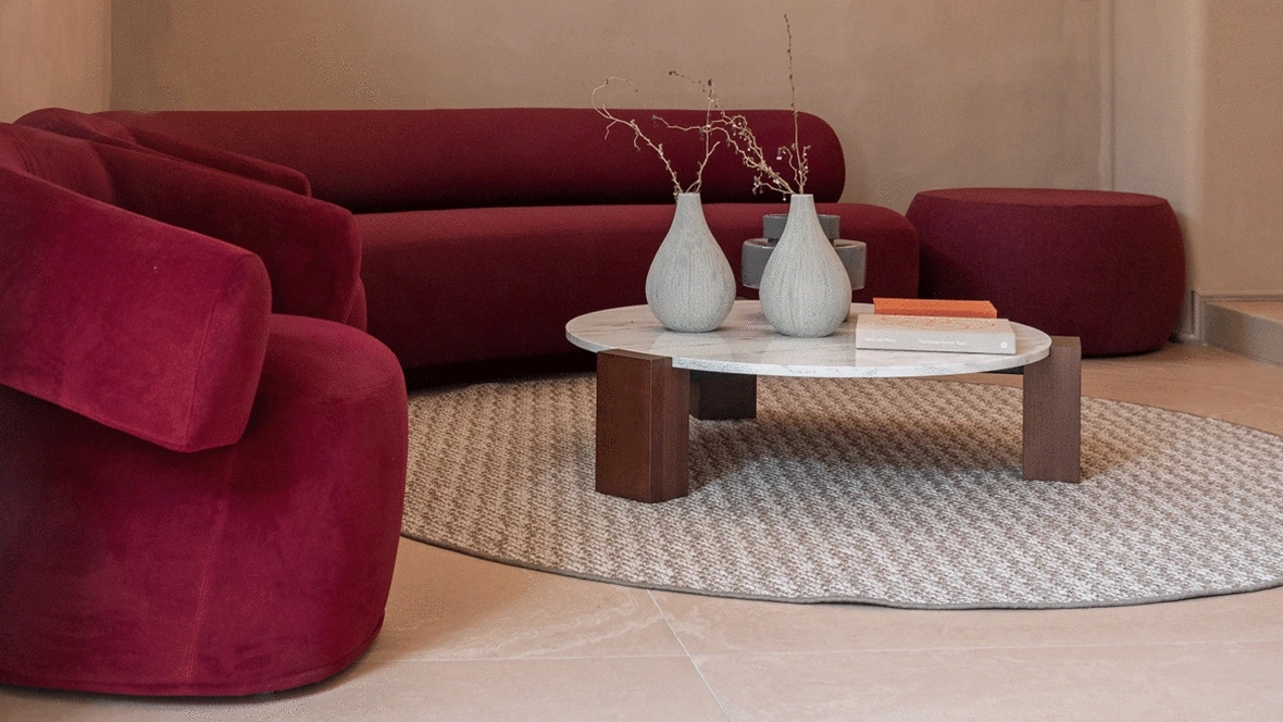 Tavolino in marmo con base in legno Gogan di Moroso