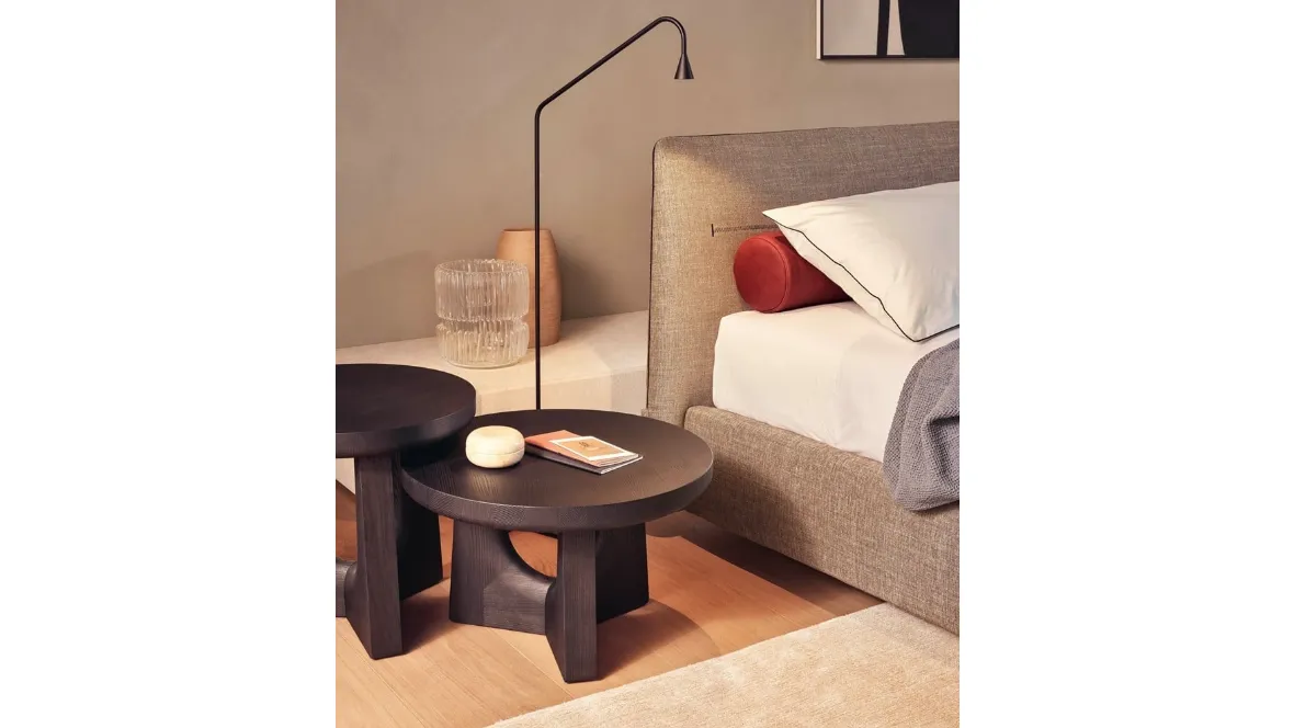 Tavolino Nara in legno Olmo massello di Poliform