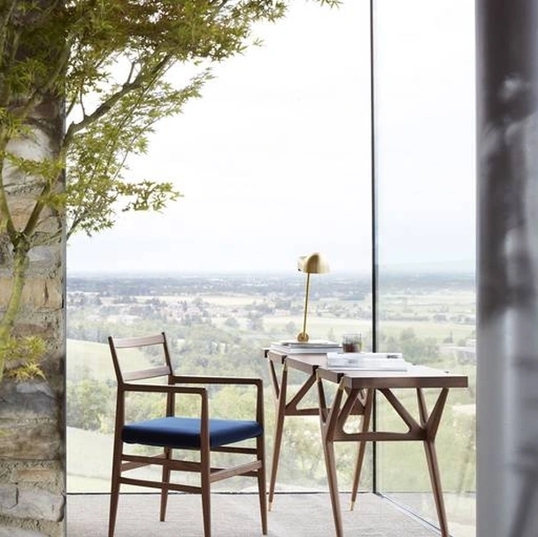 Scrittoio Pa' 1947 in legno massello con particolari in metallo di Cassina