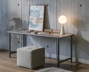 Scrittoio Iko con top in marmo di Flou