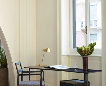 Scrittoio Sled in rovere tinto nero di Cassina
