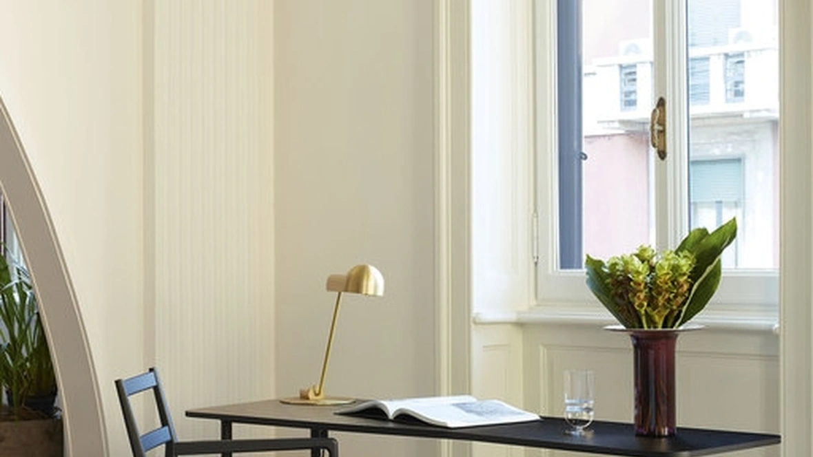 Scrittoio Sled in rovere tinto nero di Cassina