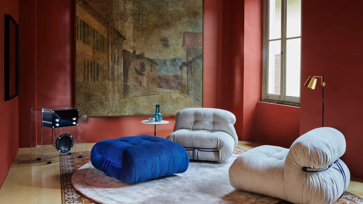 Pouf in tessuto imbottito con struttura in metallo Soriana di Cassina