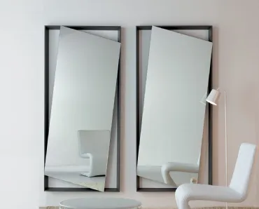 Specchio di design Hang Up con cornice in legno laccato di Bonaldo