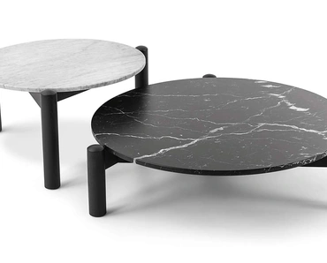 Tavolino Table à Plateau interchangeable in marmo con struttura in massello di rovere di Cassina