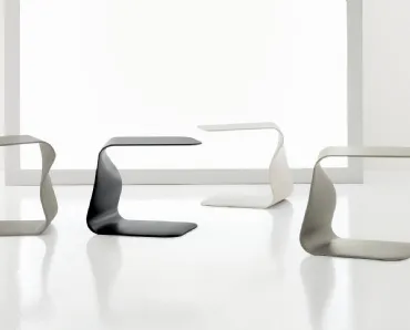 Tavolino di design Duffy in poliuretano laccato opaco di Bonaldo