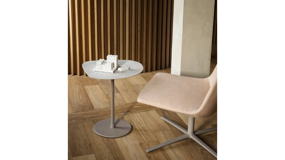 Tavolino Mixit con top in ceramica di Desalto