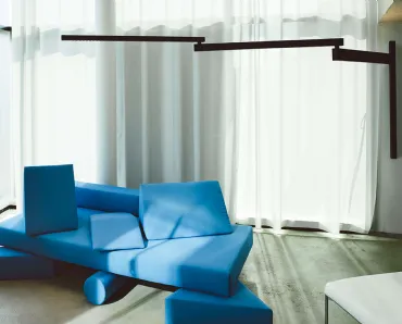 Lampada da parete estensibile Black Flag di Flos