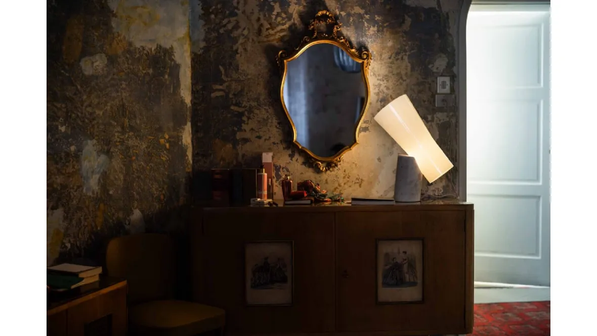 Lampada da tavolo Nile in vetro soffiato e marmo di Carrara di Foscarini