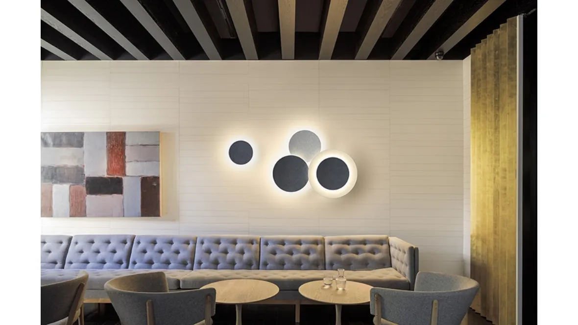 Lampada da parete in feltro Puck di Vibia