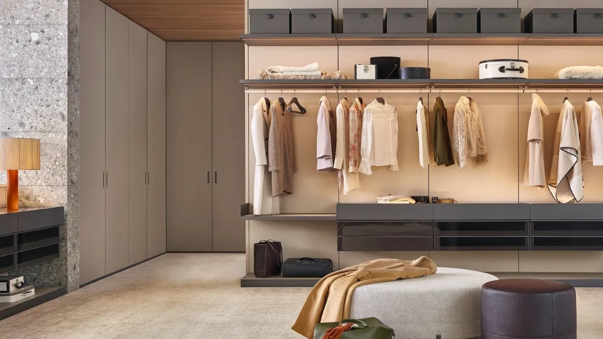 Cabina Armadio Ubik in nobilitato rovere cenere di Poliform