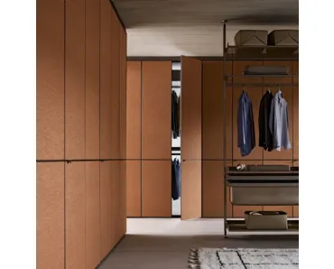 Armadio con ante battenti Cover Freestanding in tessuto color Ruggine di Rimadesio