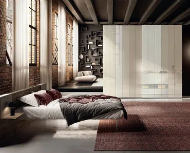 Armadio con ante scorrevoli NOW Sliding 1168 in vetro laccato di Lago