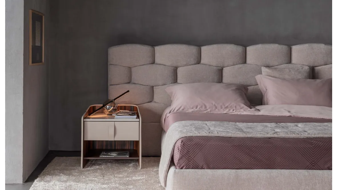 Comodino rivestito in pelle Gentleman di Flou