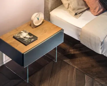 Comodino 36e8 0764 in vetro laccato con top in legno e base in vetro trasparente di Lago