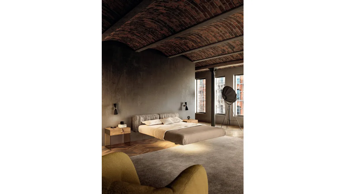 Letto sospeso con testiera imbottita Fluttua 1662 di Lago