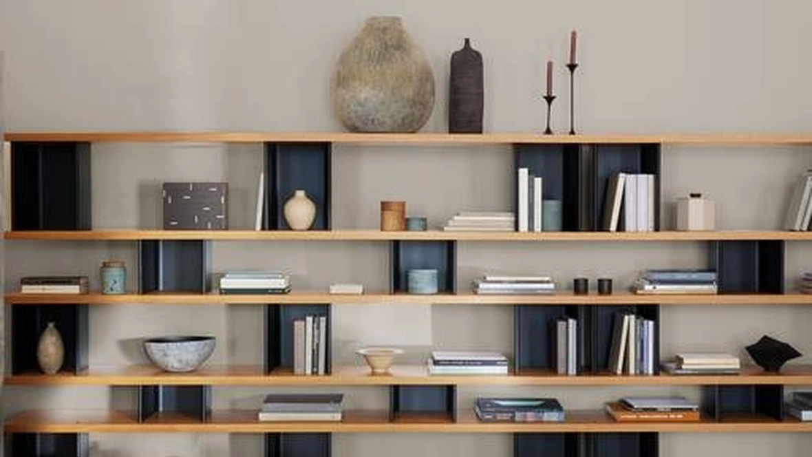 Libreria a muro componibile in legno e alluminio Nuage di Cassina