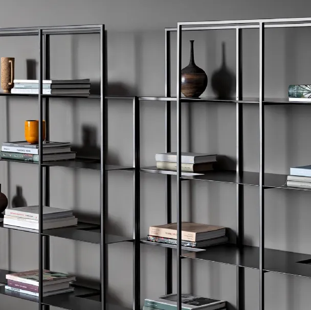 Libreria di design a muro Optic in metallo verniciato opaco di Bonaldo