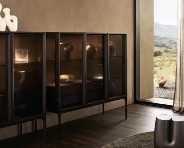 Madia alta Aiko in olmo nero e vetro trasparente di Poliform