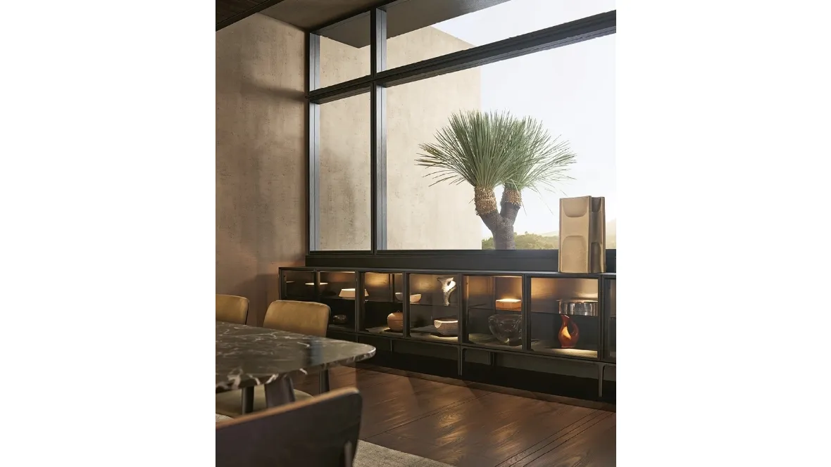 Madia Aiko in olmo nero e vetro trasparente di Poliform