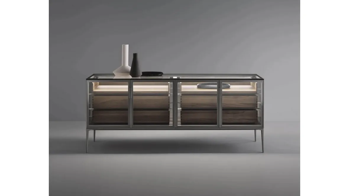 Madia Alambra in vetro con struttura in metallo e cassetti in noce di Rimadesio