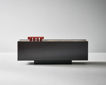Madia Spy in legno laccato di Bonaldo