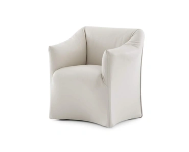 Poltroncina 684 in tessuto chiaro imbottito di Cassina