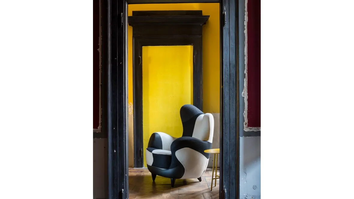 Poltrona di design in tessuto con piedini in faggio Alessandra di Moroso