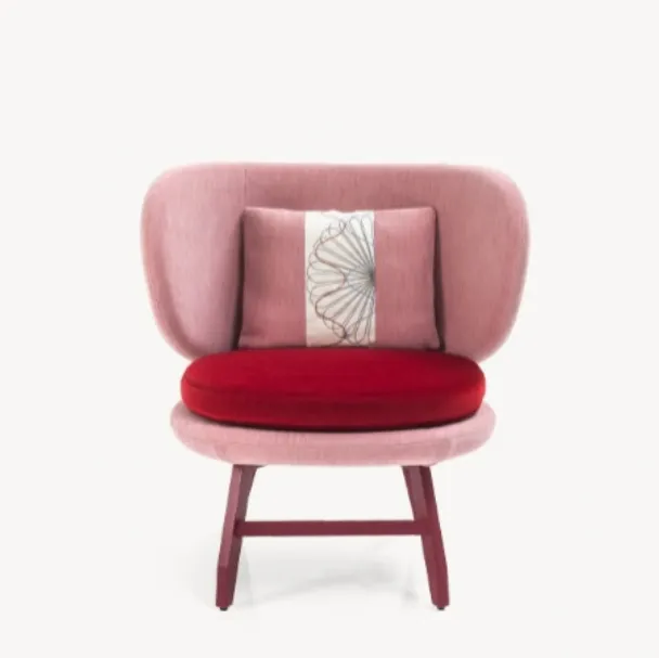 Poltroncina in tessuto imbottito con base in frassino Ariel di Moroso