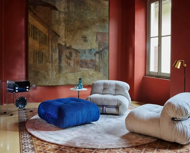 Poltrona di design in tessuto dalle linee morbide e generose Soriana di Cassina