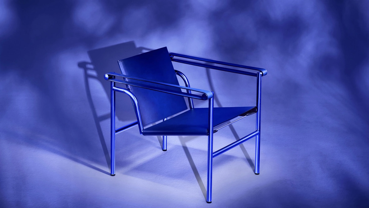 Poltroncina in cuoio Dossier Basculant di Cassina