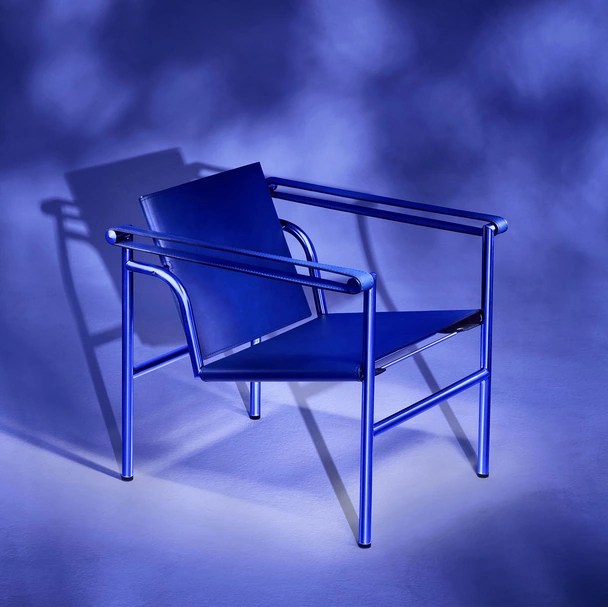 Poltroncina in cuoio Dossier Basculant di Cassina