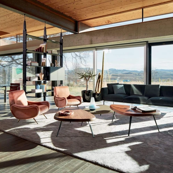 Poltrona di design in tessuto con piedi in metallo Lady di Cassina