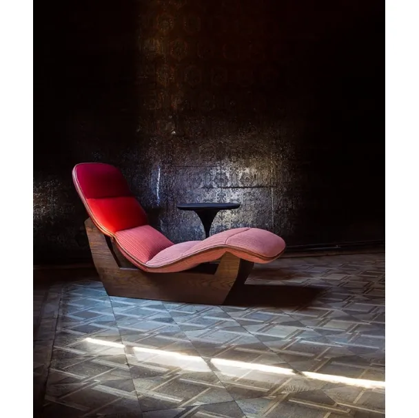 Chaise Longue di design in tessuto e pelle imbottiti con struttura in legno di rovere massello Lilo di Moroso