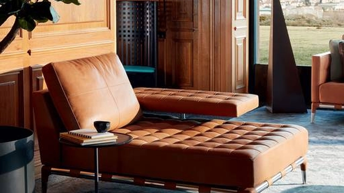 Poltrona elegante e confortevole Privé in pelle trapuntata di Cassina