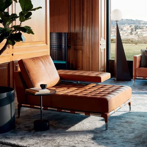 Poltrona elegante e confortevole Privé in pelle trapuntata di Cassina