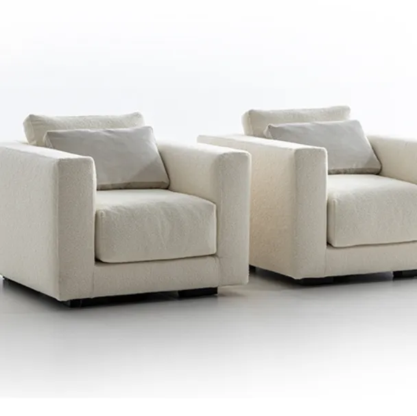 Poltrona in tessuto imbottito dalla forma squadrata Salon Nanà di Moroso