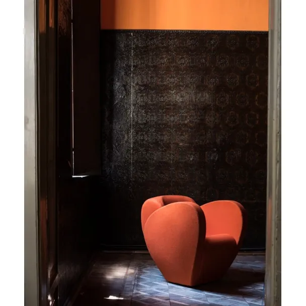 Poltroncina in tessuto morbida e confortevole Size Ten di Moroso