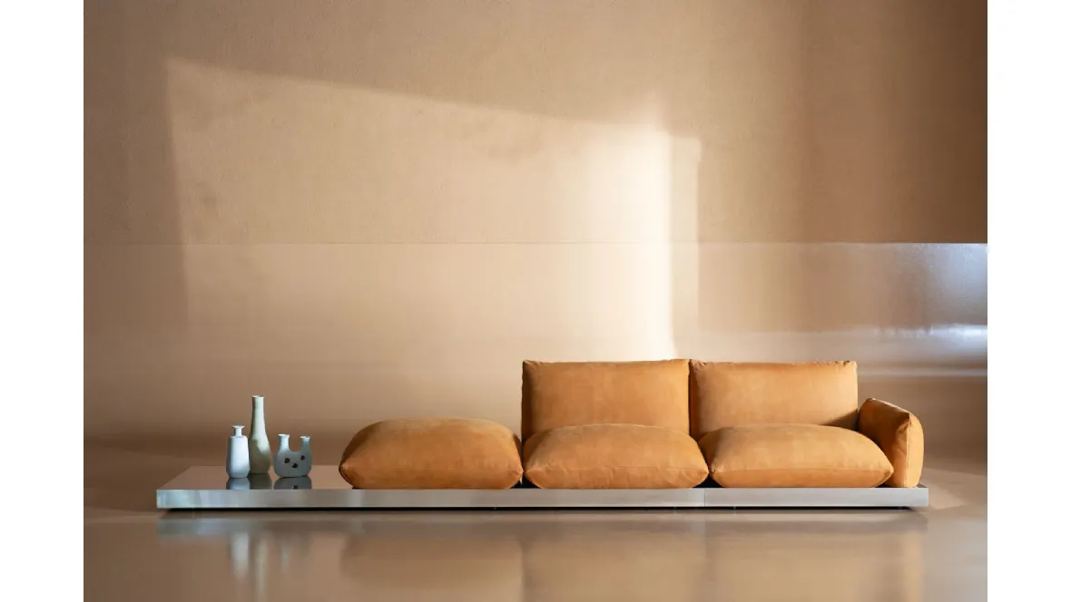 Divano lineare in pelle Aura di Baxter