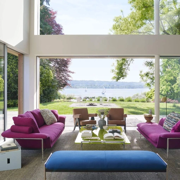 Divano lineare in tessuto con struttura in alluminio Esosoft di Cassina