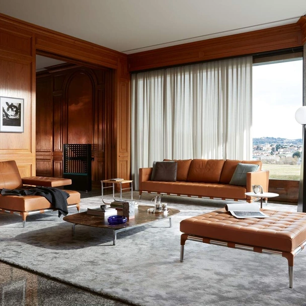 Divano lineare in pelle Privé di Cassina