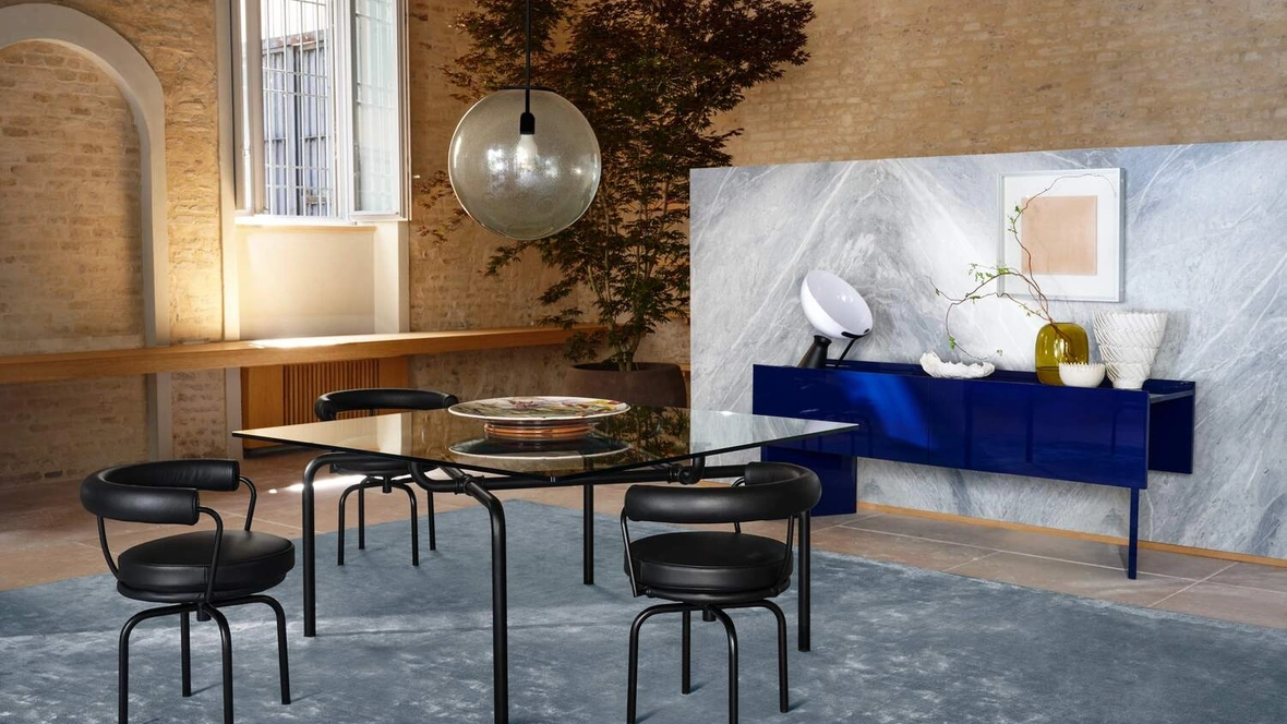 Sedia girevole Durable in pelle imbottita con struttura in tubolare di acciaio di Cassina