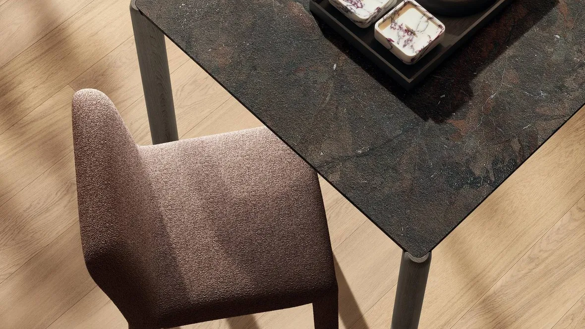 Sedia rivestita in tessuto Aqualta 2795 di Lago