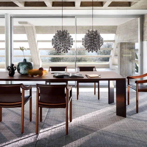 Sedia di design 905 in cuoio e legno di Cassina