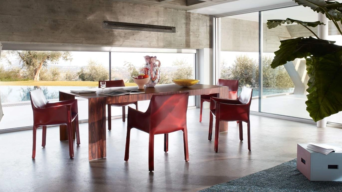 Sedia in cuoio Cab 413 di Cassina